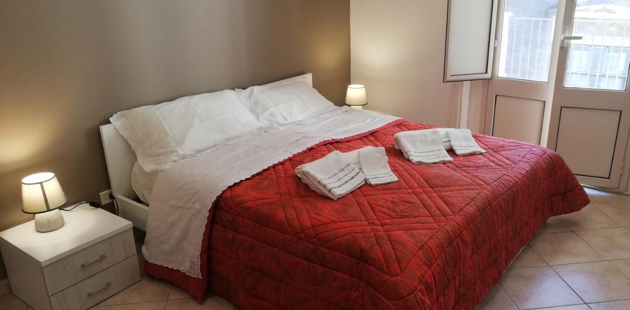La Terrazza Ursino Apartment คาตาเนีย ภายนอก รูปภาพ